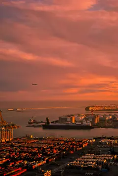 Air Freight vs Sea Freight: When Does Each Make Sense?