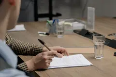 您应该要求新供应商提供哪些文件？