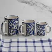 Tazze in ceramica con motivi tradizionali