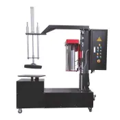 Stretch-Verpackungsmaschine mit Auf- und Abtrieb