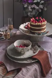 فراشات غائمة من مجموعة سيراميك كلوديا شيفر