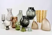 Vases en verre avec verre à boire