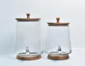 Dispenser in vetro con coperchio e base in legno