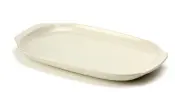 長方形の陶器の皿