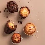 Ciasteczka i muffiny gotowe do podania firmy Ruth