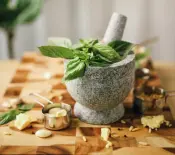 مدقة و هاون من الجرانيت