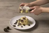 不锈钢和橄榄木松露切片器