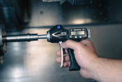 XTH Digital Pistol-Type 3-Point Internal Micrometers