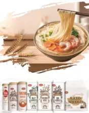 Azjatyckie makaronowe udon z jajkiem, soba i makaron suszony