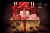 ชุดของขวัญเครื่องสำอาง Midnight Rose Aurora