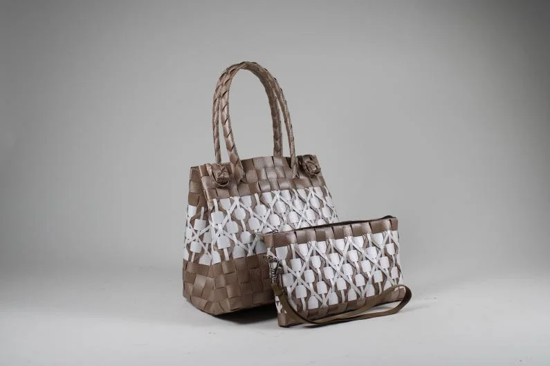 Tas Tangan dan Tas Clutch Bayong Gracia
