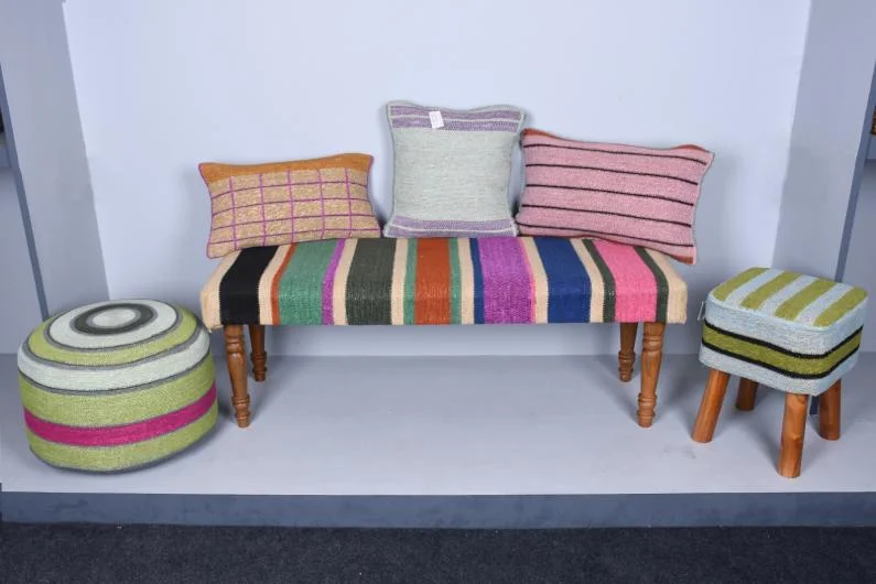 Colección de muebles de hierba marina sostenible