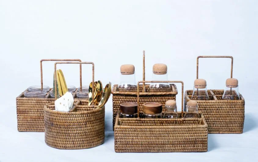 Ngăn Rattan với Tay Cầm Kim Loại
