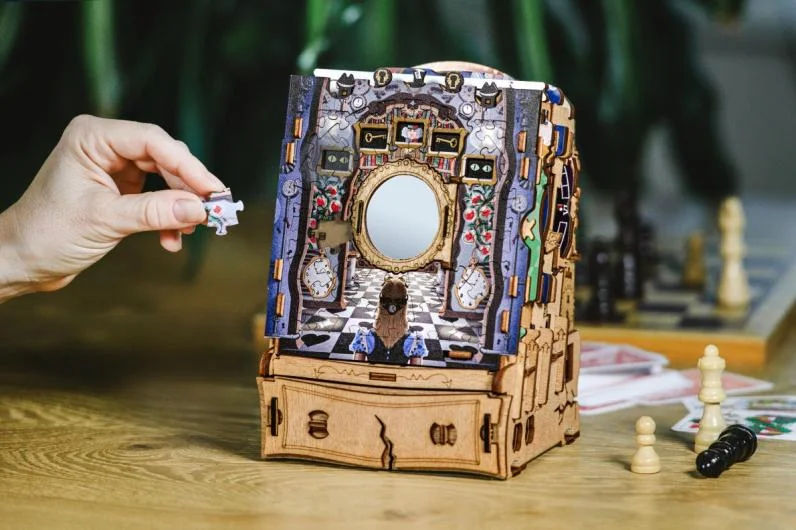 CluePuzzle The Wonderbox of Alice