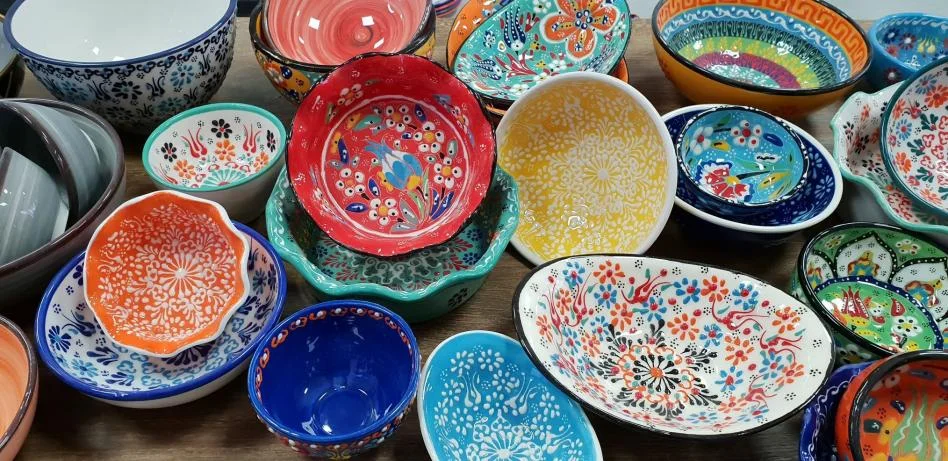 ہاتھ سے بنی سیرامک پیالیاں
