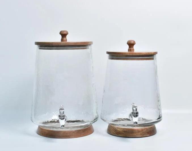 Glattspender aus Glas mit Holzdeckel und -sockel
