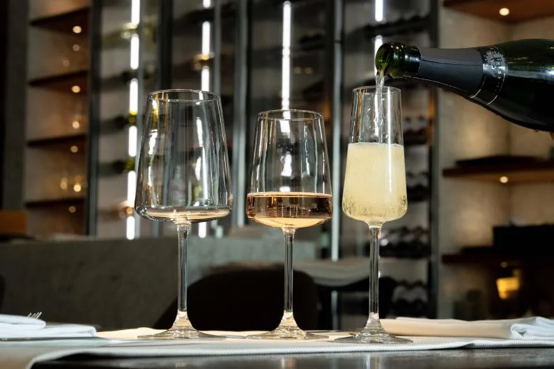 Niveau Glassware Collection