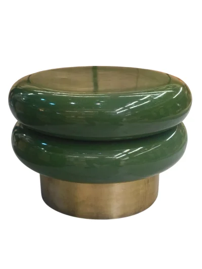 Handgefertigte Tische Hocker Stühle und Leitern