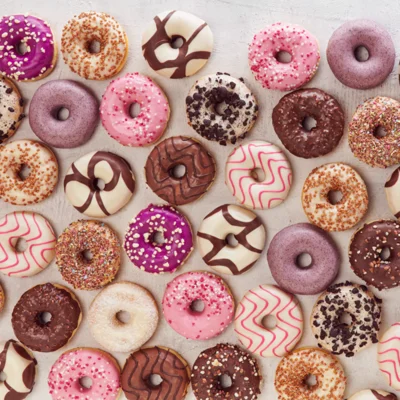 Bánh donut chấm sẵn sàng để phục vụ