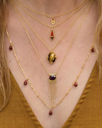 Hmong Red Agate Triangle Gold Plated Collier