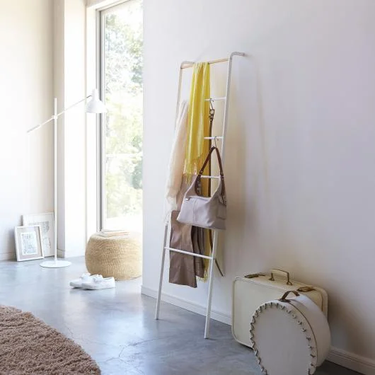 TOWER Leaning Ladder