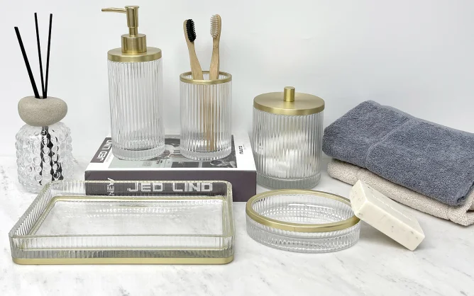 92 Percent glass and 8 Percent matel OF Bathroom Accessories
