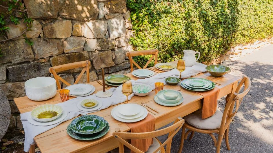 The Essence of Living Tableware