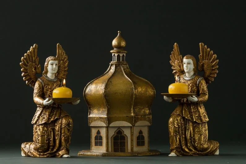 Decorative Sculptures and Objects