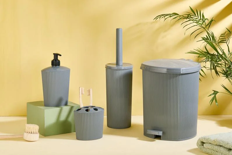 4-Piece Line Bathroom Set