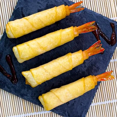 Aperitivos de camarón envueltos en masa filo